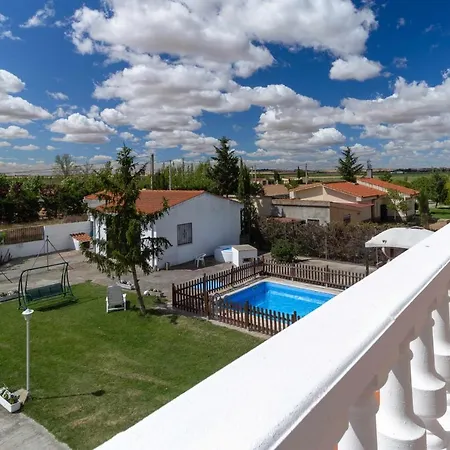 Сasa de vacaciones Finca Alonso Piscina En *